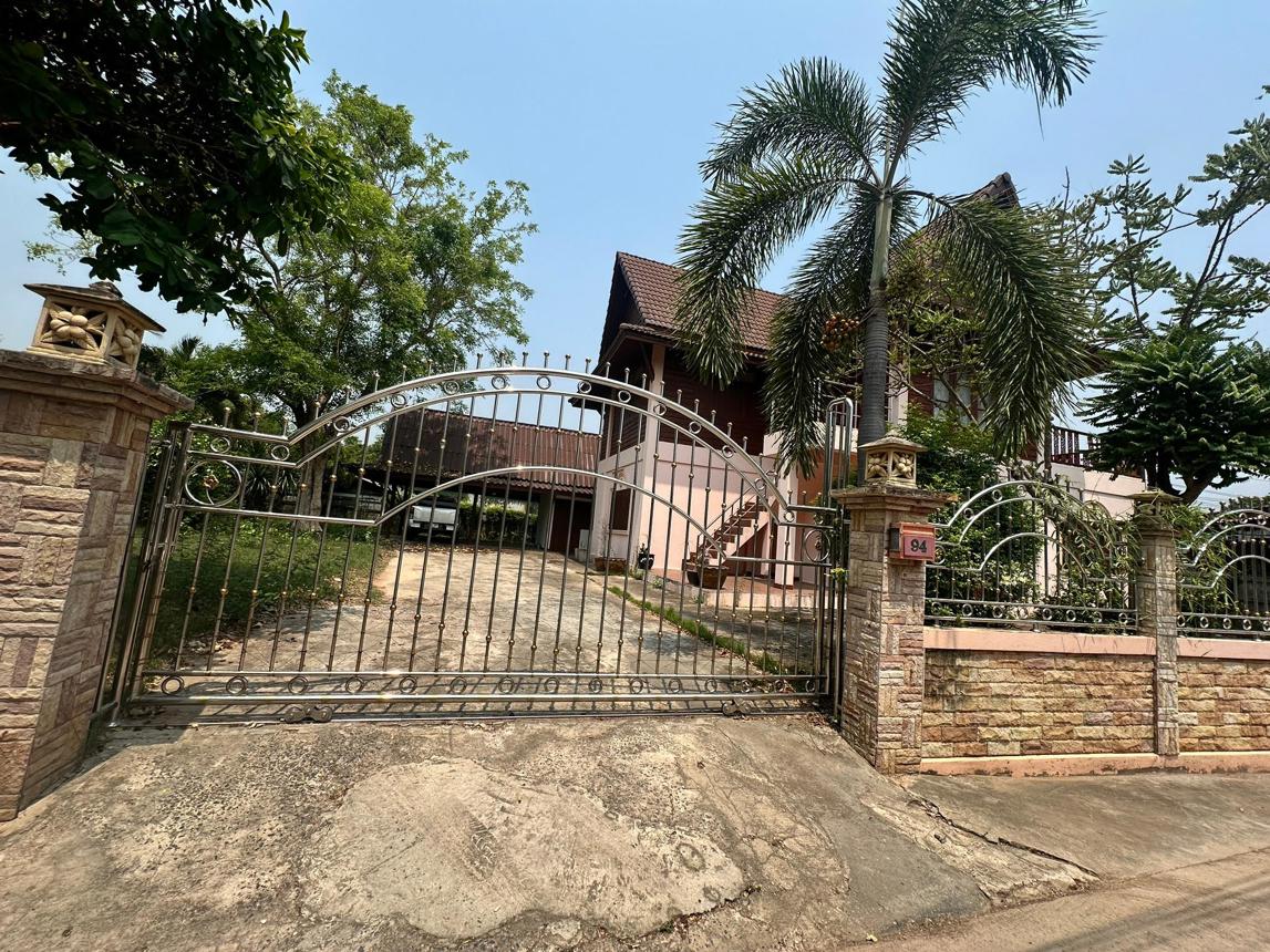 Single-family house outside Lopburi District, Lopburi Province, Lopburi