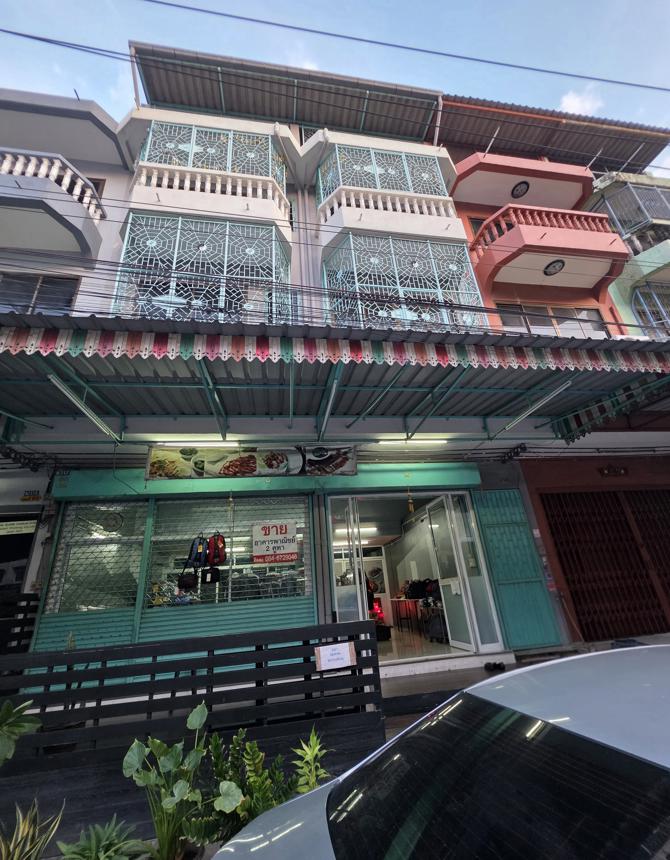 Shop House in Bang Khun Thian, Bangkok
