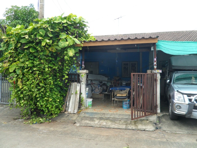 Townhouse in Dannaphruek Townhouse Project, Rangsit, Klong 7