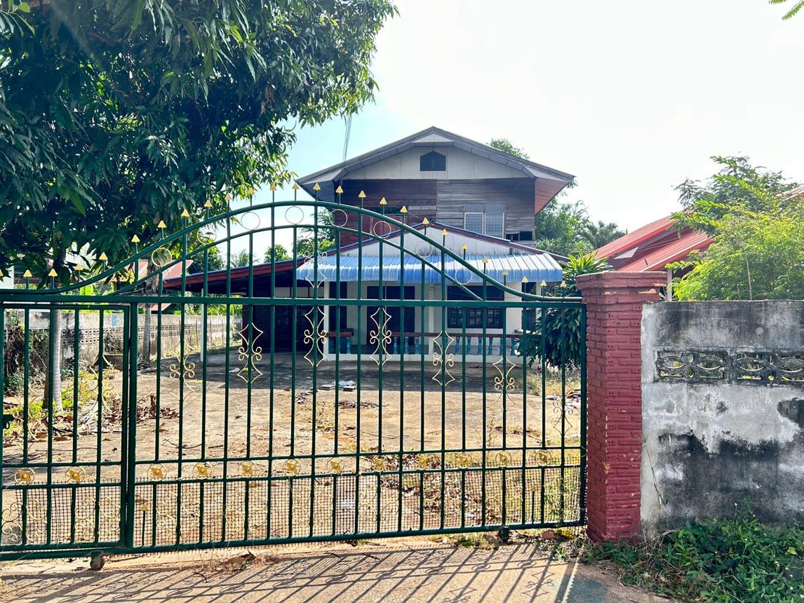 Single-detached house located outside the Maha Sarakham project, Roi Et city, Roi Et province.