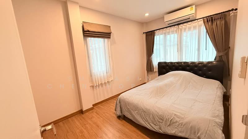 Centro Wongwaen-Chatuchot, Bangkok