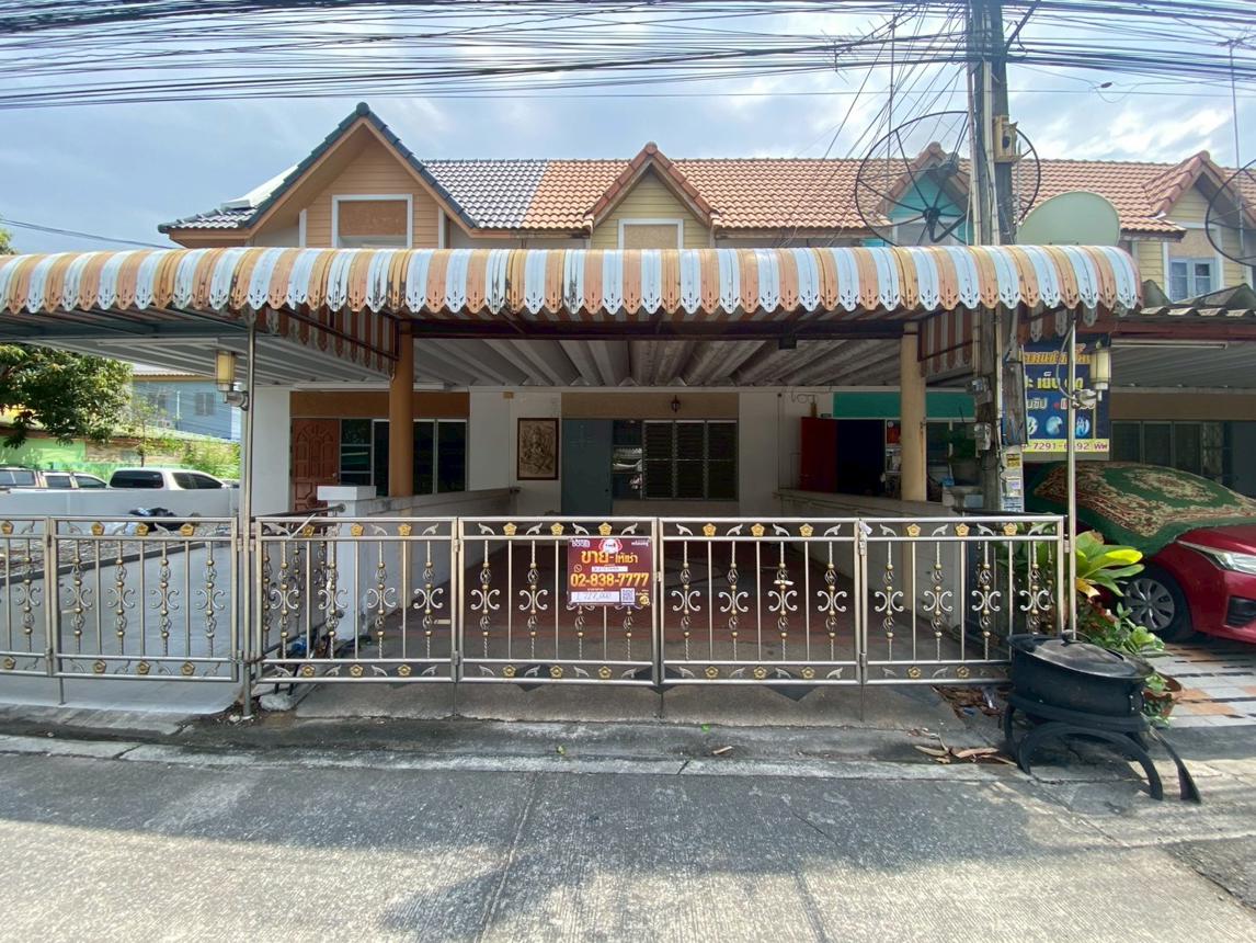 Townhouse for sale in Chonburi, Chonburi Province, Thailand.