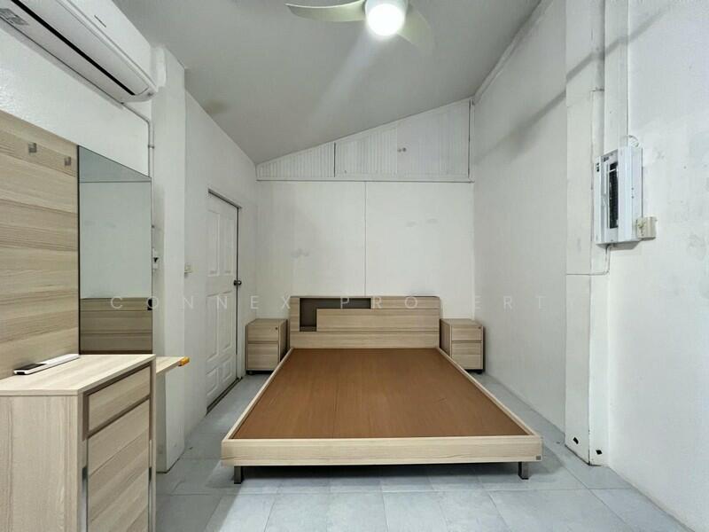 บ้านเดี่ยว 2 ชั้น พร้อมที่ดิน 265 ตรว. 2-storey detached house with 265 sq m of land., Prachuap Khiri Khan