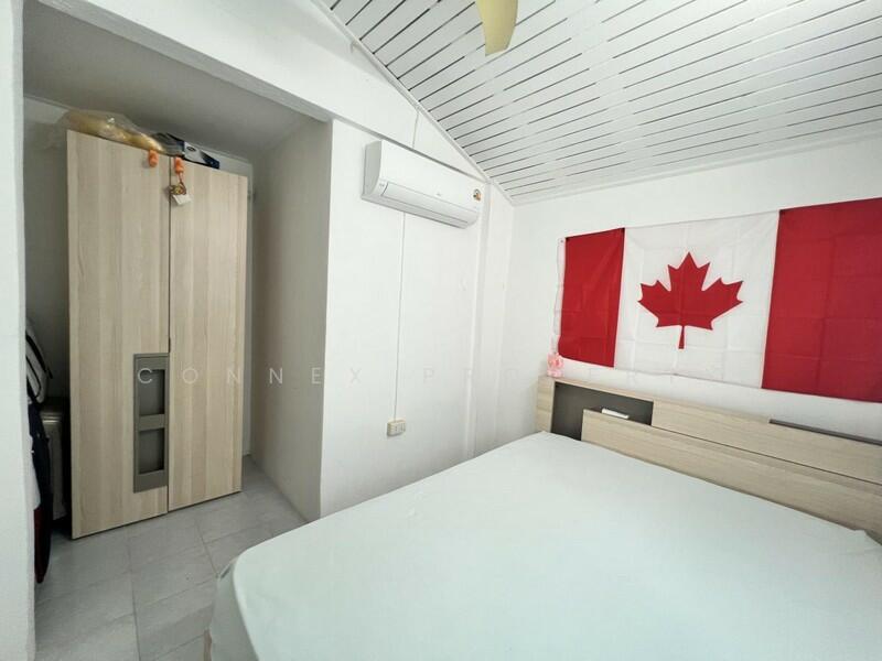 บ้านเดี่ยว 2 ชั้น พร้อมที่ดิน 265 ตรว. 2-storey detached house with 265 sq m of land., Prachuap Khiri Khan