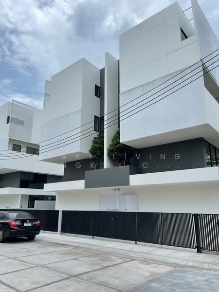 Arkin Vibhavadi, Bangkok