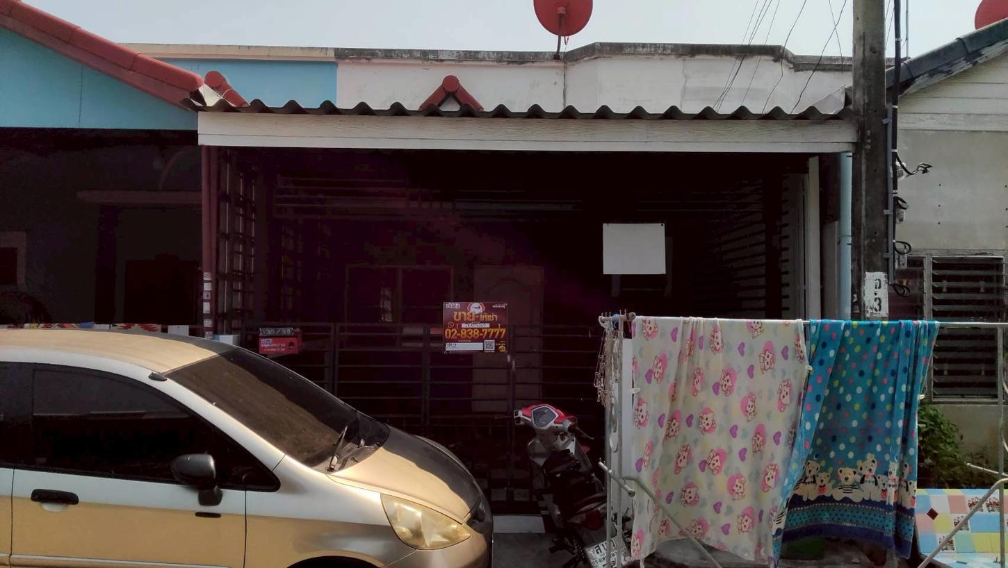 Townhouse located outside Nonthaburi-Bang Buathong project, Nonthaburi.