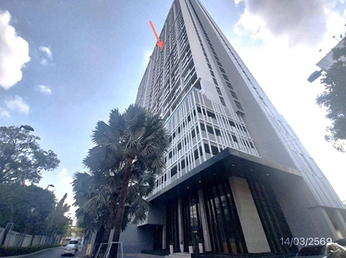 Skyline Rattanathibet condominium in Nonthaburi province, Nonthaburi city.