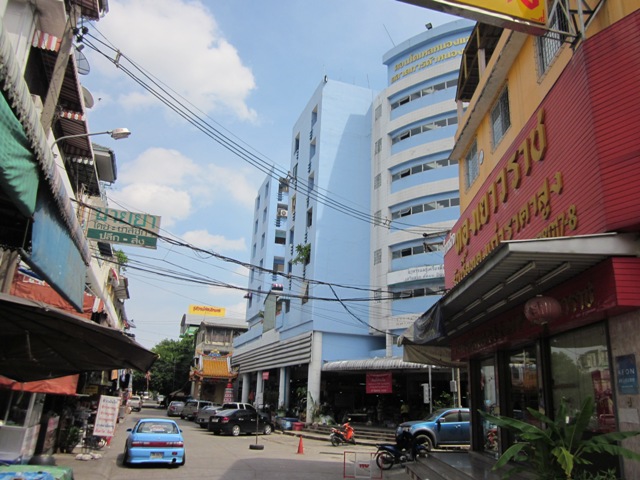 ตลาดนัด โครงการตลาดและคอนโดมิเนียม ศูนย์การค้าหนองแขม