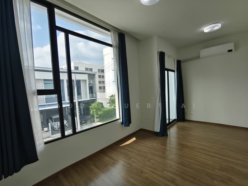 Grande Pleno Watcharapol-Sukhaphiban 5, Bangkok