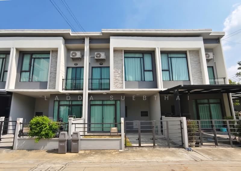 Grande Pleno Watcharapol-Sukhaphiban 5, Bangkok
