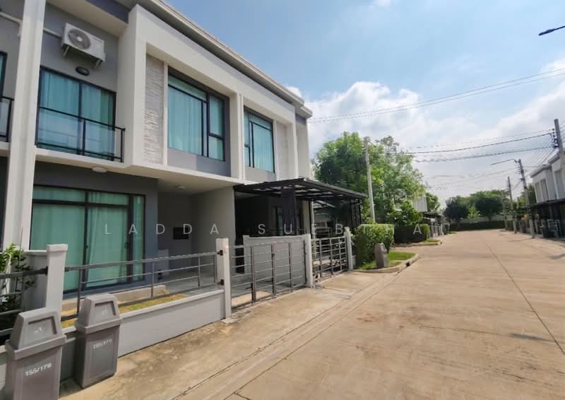 Grande Pleno Watcharapol-Sukhaphiban 5, Bangkok