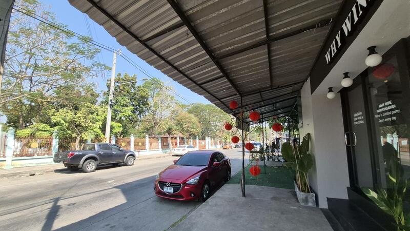 Land with building and apartment, Nakhon Sawan