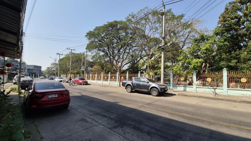 Land with building and apartment, Nakhon Sawan