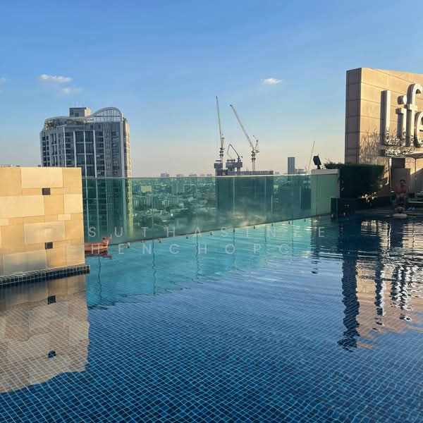 Life @ Sukhumvit 65, Bangkok