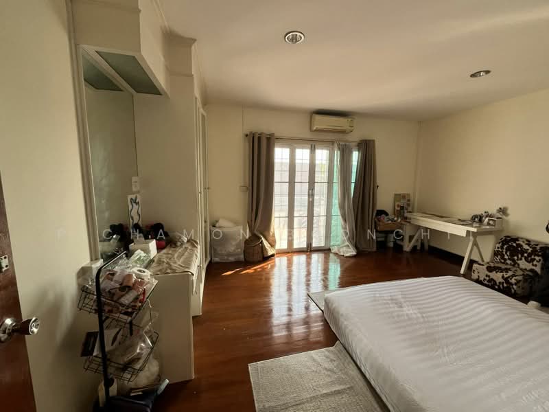 3-BR Townhouse, Bangkok