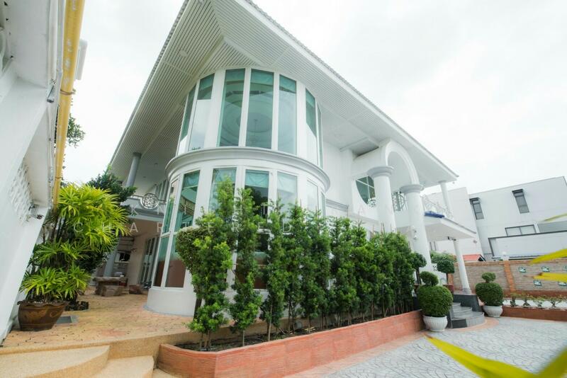 Single-detached house in Rama 9, Bangkok