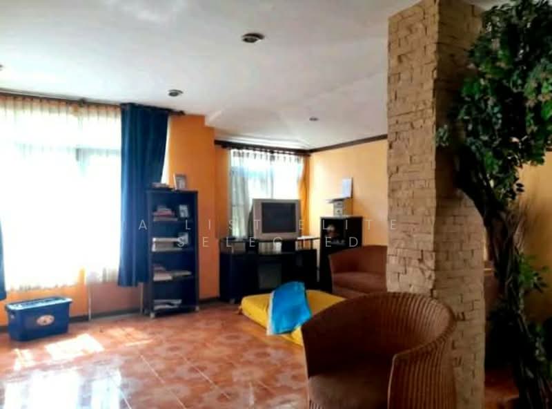 Lalana Village - 2-Storey House for Sale Just 1 km from Jomtien Beach