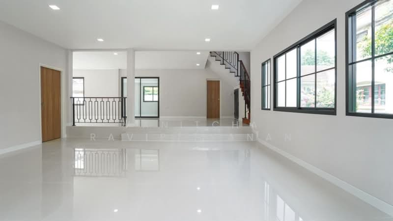 Ladawan Pinklao-Borommaratchachonnani, Bangkok