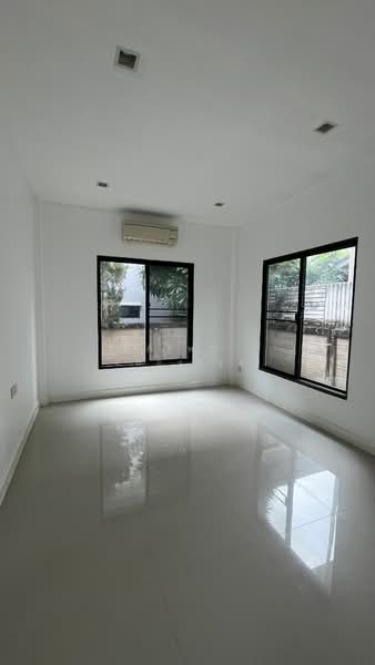 Setthasiri Onnut-Srinakarin, Bangkok