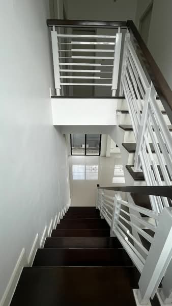 Setthasiri Onnut-Srinakarin, Bangkok