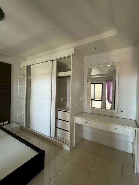 Champs Elysees Tiwanon, Nonthaburi