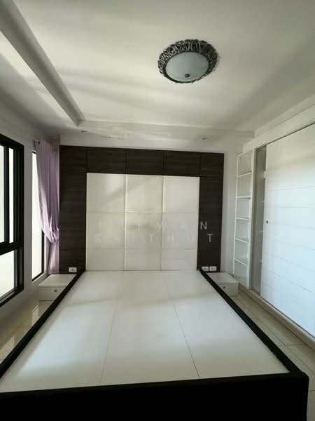 Champs Elysees Tiwanon, Nonthaburi
