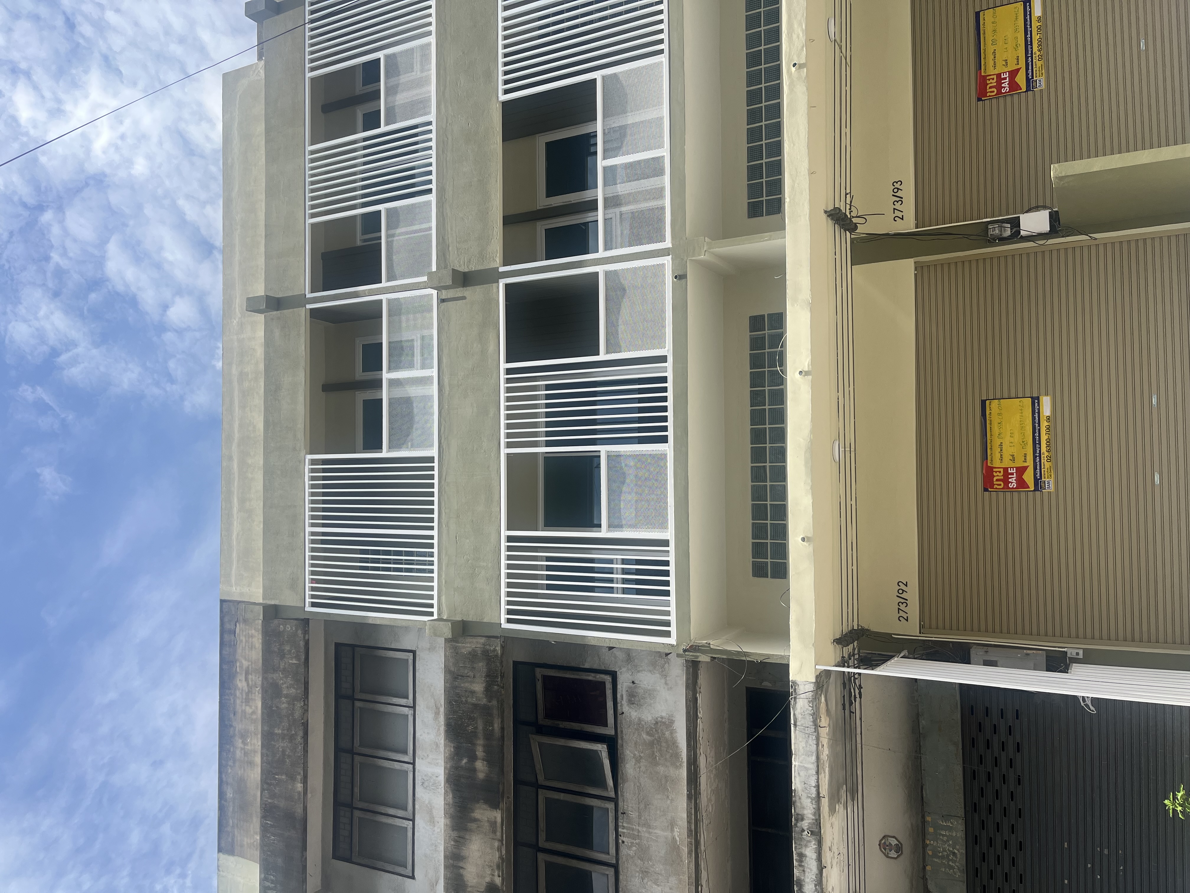 อาคารพาณิชย์ 3.5 ชั้น กระทุ่มแบน