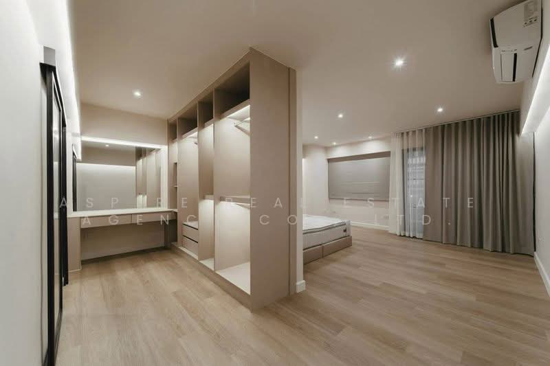 3-Storey Townhome in Sukhumvit 71, Only 290 m. from BTS Phra Khanong, Bangkok