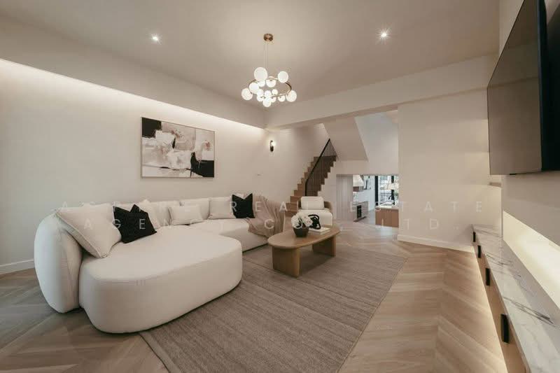 3-Storey Townhome in Sukhumvit 71, Only 290 m. from BTS Phra Khanong, Bangkok