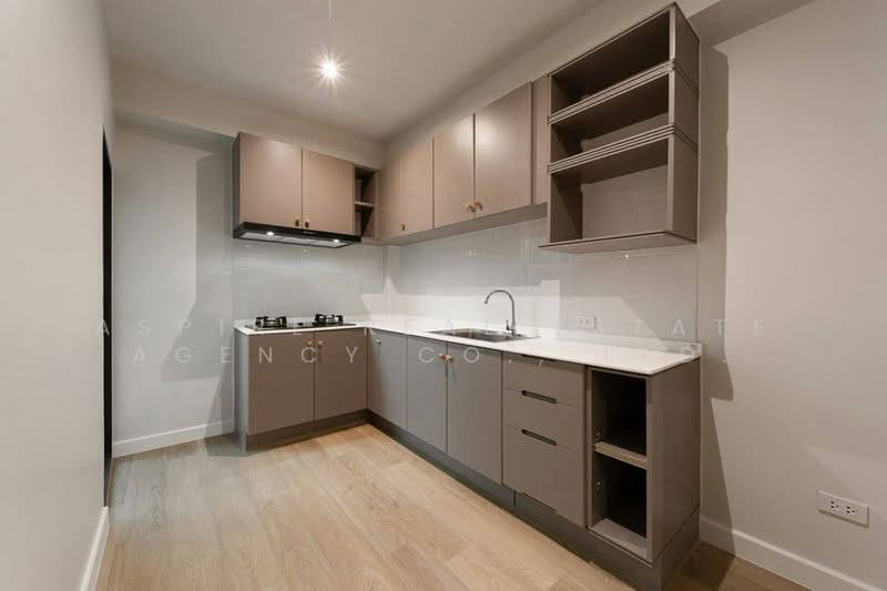 3-Storey Townhome in Sukhumvit 71, Only 290 m. from BTS Phra Khanong, Bangkok