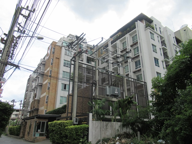 ห้องชุดพักอาศัย โครงการทรี คอนโด ลาดพร้าว 27 ซึ่งเป็นโครงการที่ตั้งอยู่ในบริเวณลาดพร้าว 27