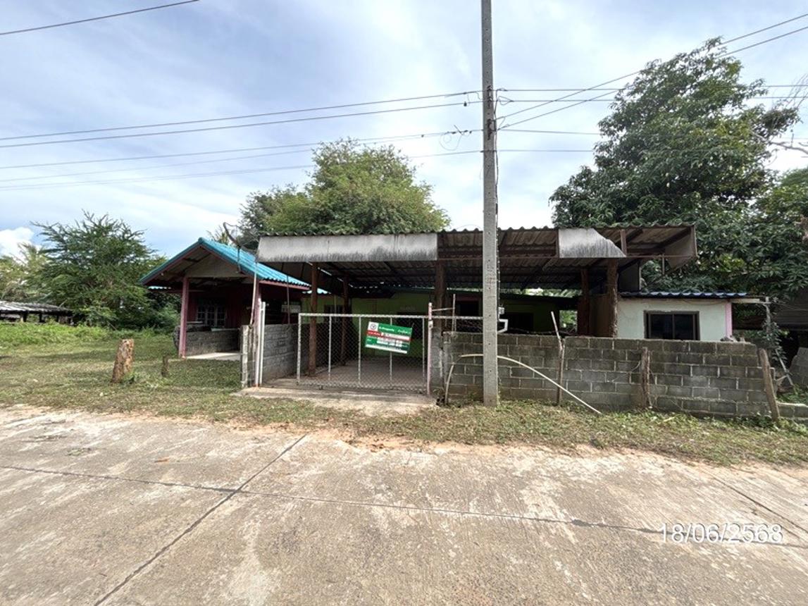 Single-Story House in Ratburi, Surin Province