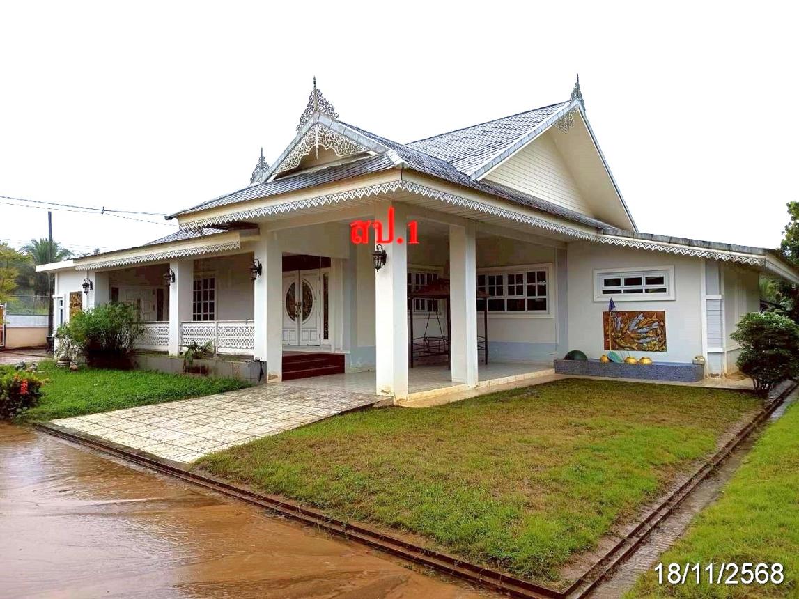 อาคารโรงงาน แม่อาย เชียงใหม่ สำหรับขายและเช่า ตั้งอยู่ในพื้นที่โรงงานแม่อาย เชียงใหม่ พื้นที่ 1,000 ตารางวา มีอาคาร 1 หลัง พื้นที่ใช้สอย 1,500 ตารางเมตร พื้นที่จอดรถ 20 คัน