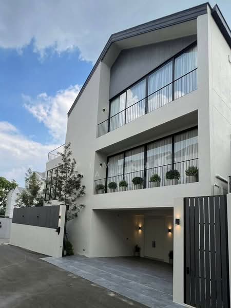 4-BR Villa, Bangkok