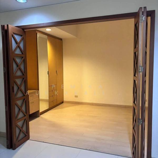 Baan Nonzee, Bangkok