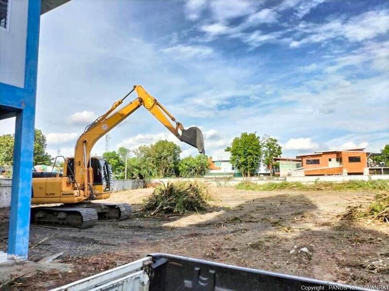 Land for sale 2 rai 337.1 sq.wah Watcharapol Sukhaphiban 5, Bangkok