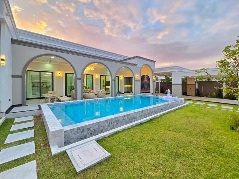 For sale house 4 bedrooms at Pong, Chon Buri (Pattaya)