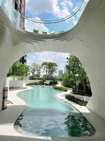 Altitude Unicorn Sathorn-Tha Phra, Bangkok